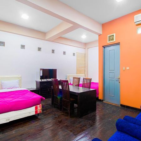 Отель Tobana House Bintaro Джакарта Экстерьер фото