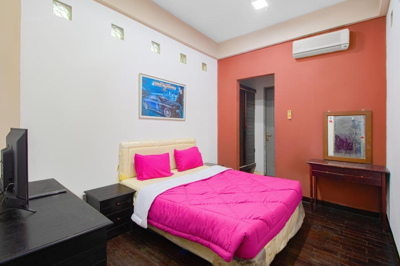 Отель Tobana House Bintaro Джакарта Экстерьер фото