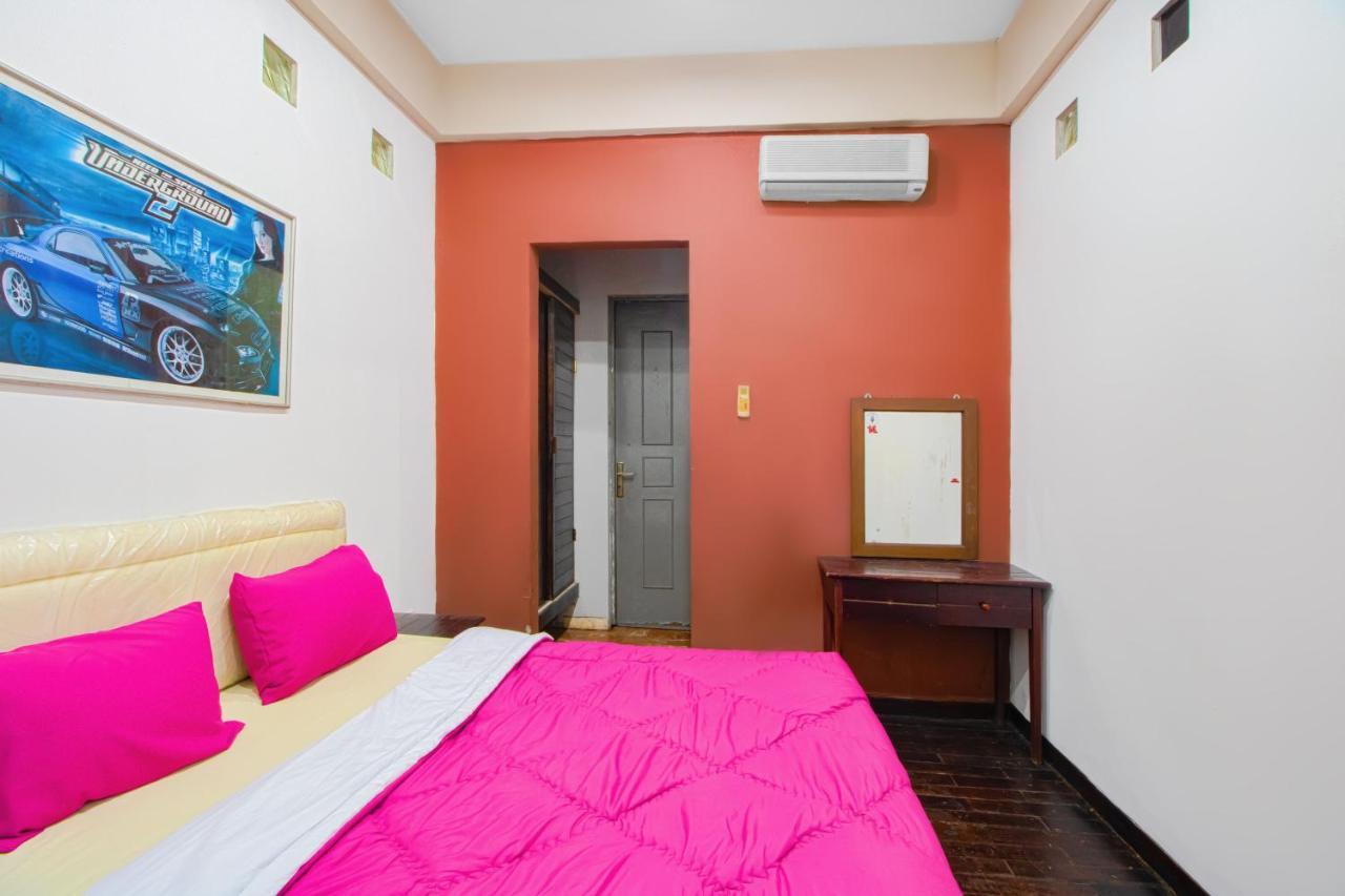 Отель Tobana House Bintaro Джакарта Экстерьер фото