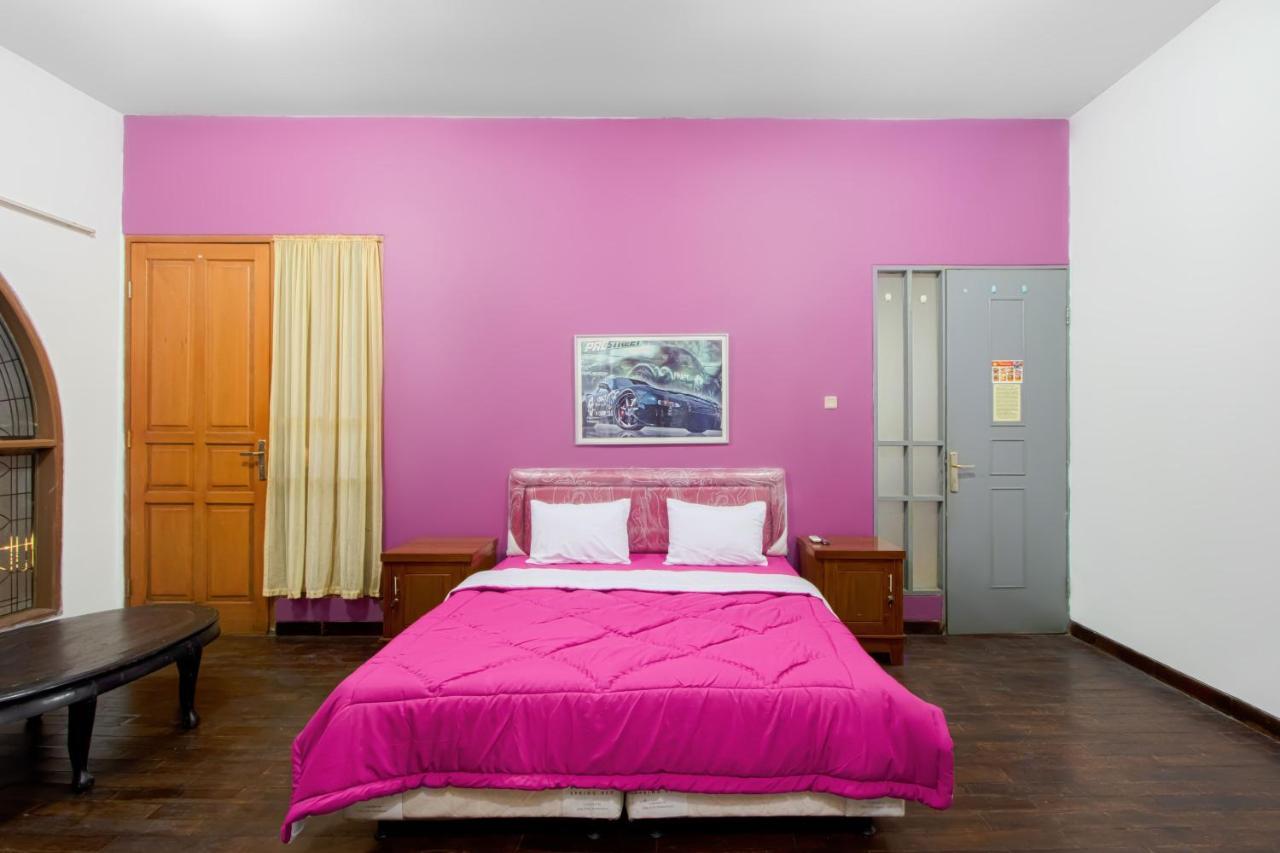 Отель Tobana House Bintaro Джакарта Экстерьер фото