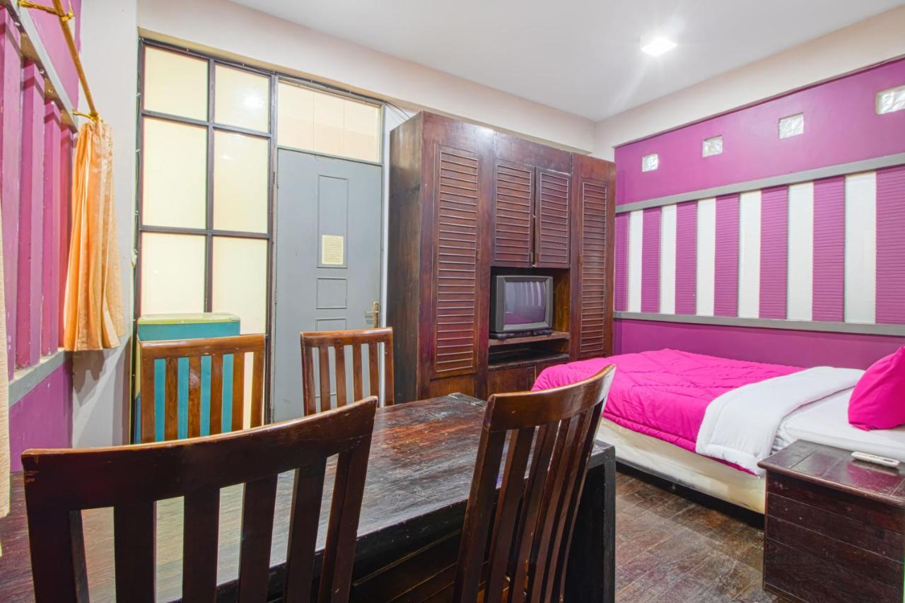 Отель Tobana House Bintaro Джакарта Экстерьер фото
